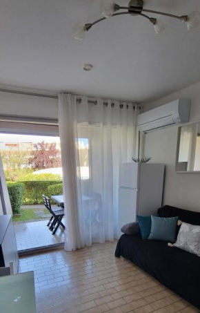 Studio cabine clim rez-de-jardin résid piscine 150 m plage
